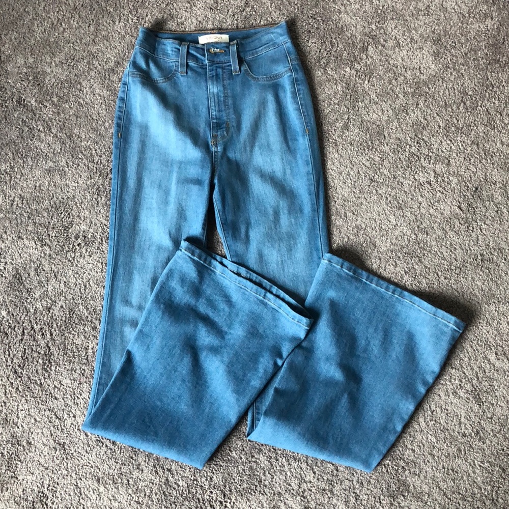 Vibrant Light Wash High-waisted Bellbottom Jeans